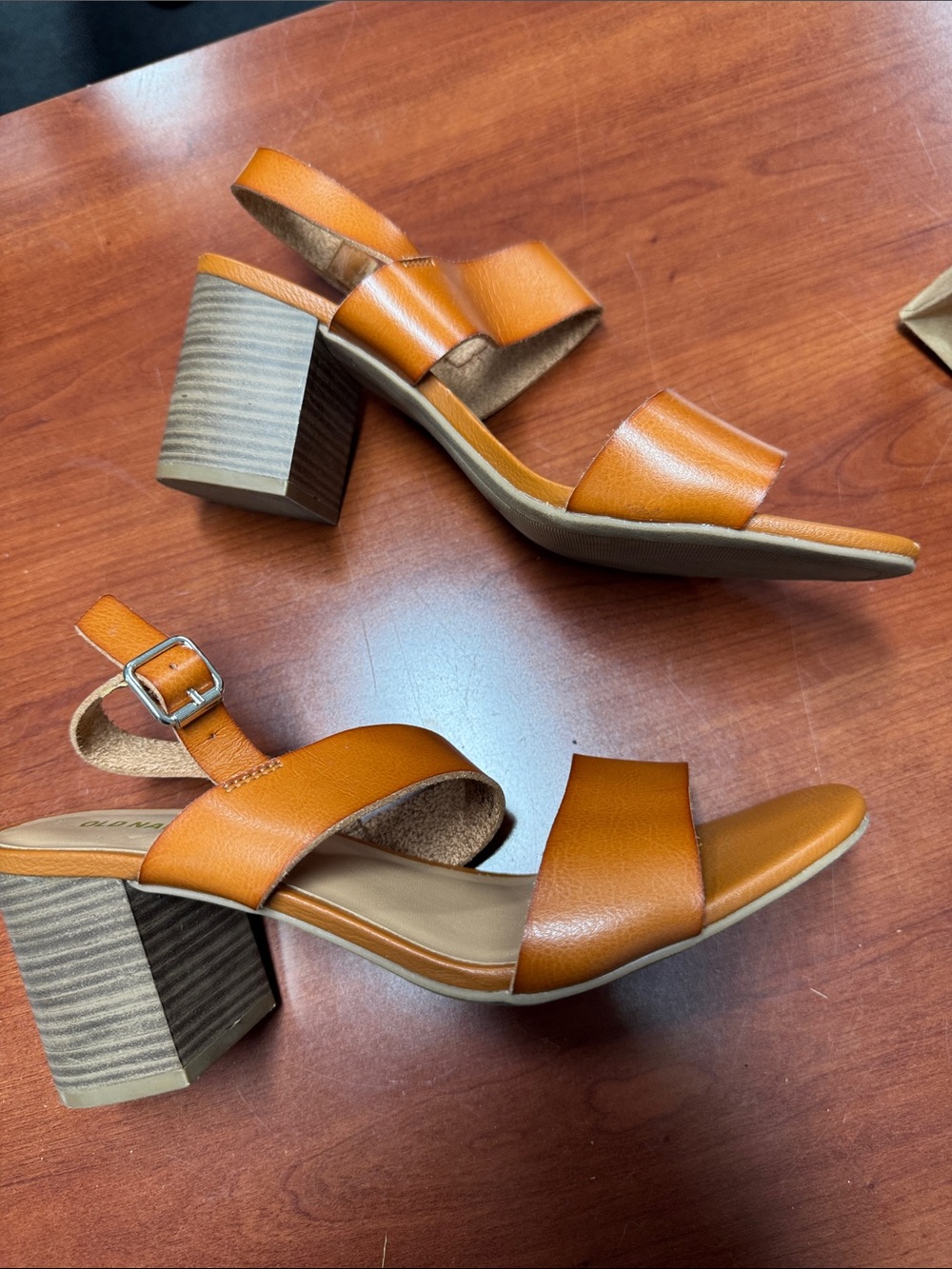 Old navy heeled sandals size 9 // 100444